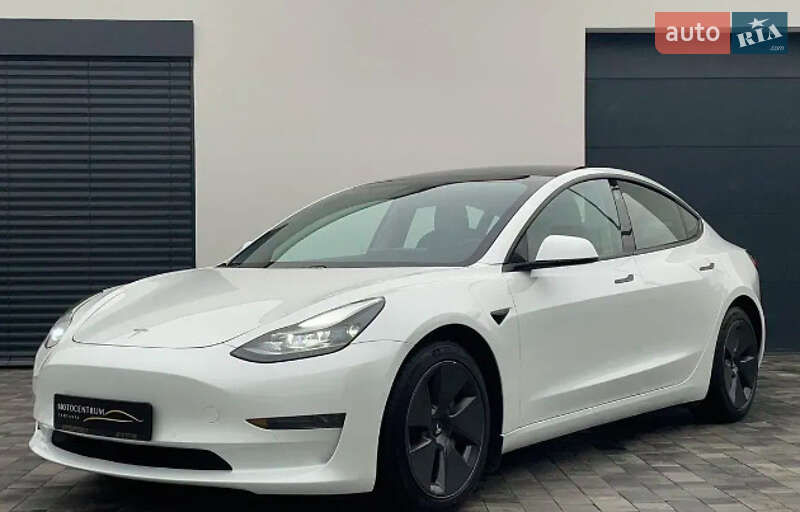 Седан Tesla Model 3 2021 в Києві