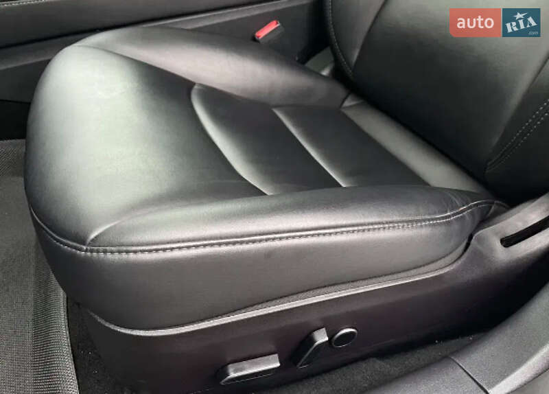 Седан Tesla Model 3 2021 в Києві