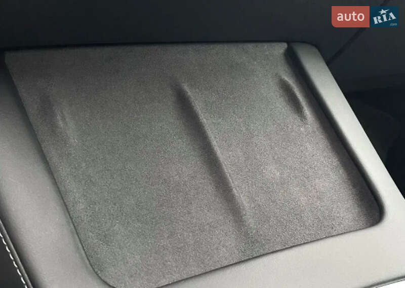 Седан Tesla Model 3 2021 в Києві