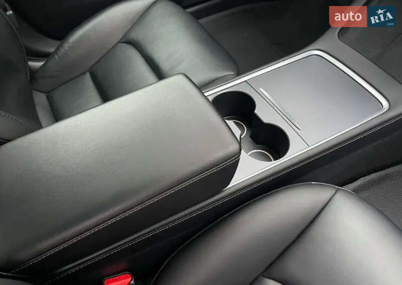 Седан Tesla Model 3 2021 в Києві