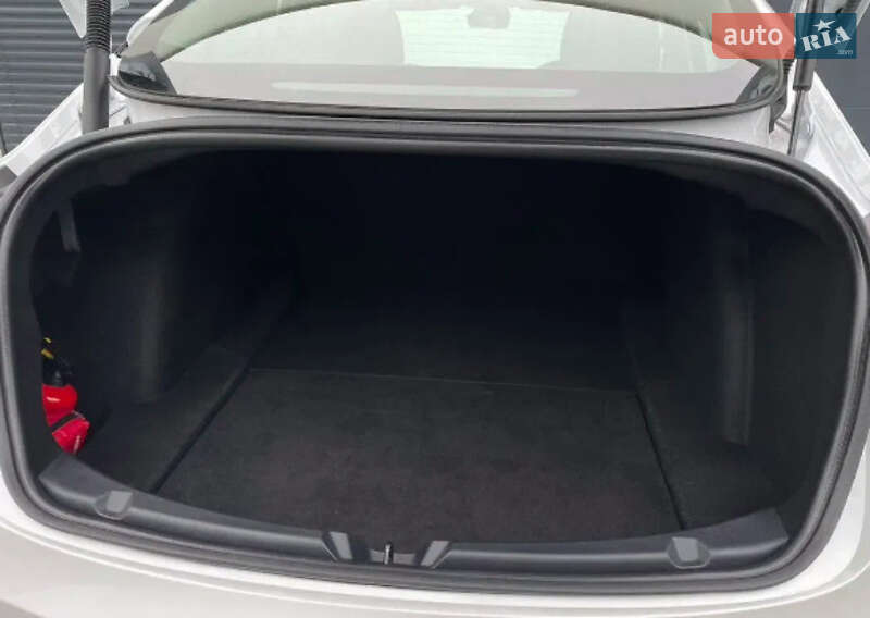 Седан Tesla Model 3 2021 в Києві