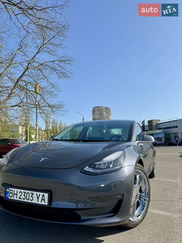 Седан Tesla Model 3 2019 в Одесі