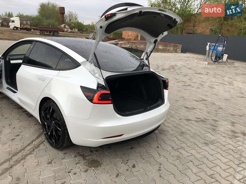 Седан Tesla Model 3 2019 в Хорошеве