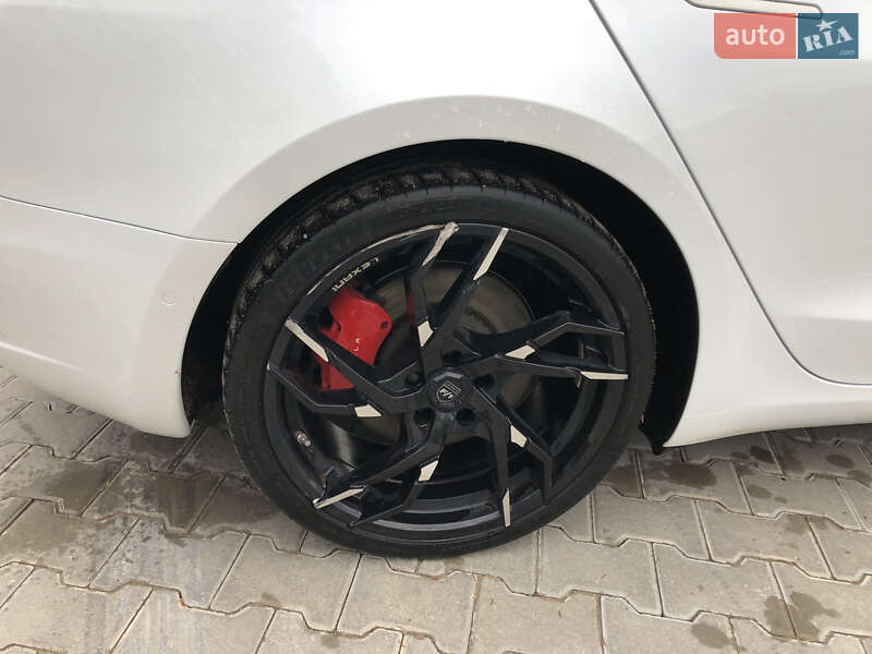 Седан Tesla Model 3 2019 в Хорошеве