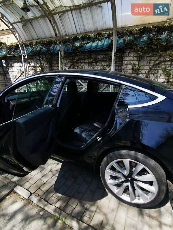 Седан Tesla Model 3 2018 в Николаеве