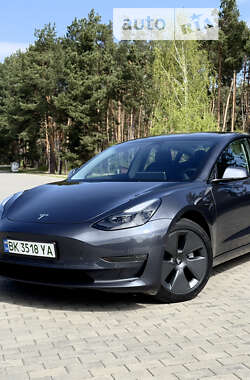 Седан Tesla Model 3 2022 в Ровно