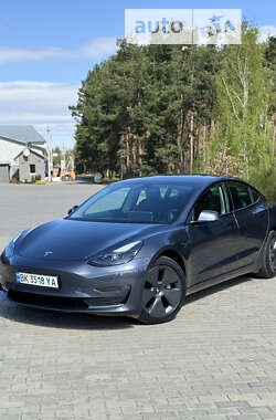 Седан Tesla Model 3 2022 в Рівному