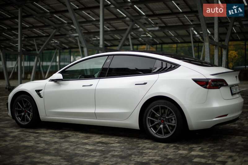 Седан Tesla Model 3 2021 в Львове