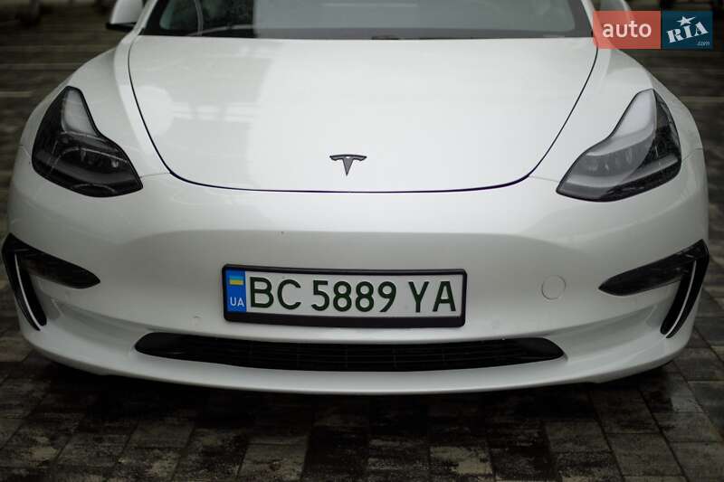 Седан Tesla Model 3 2021 в Львове