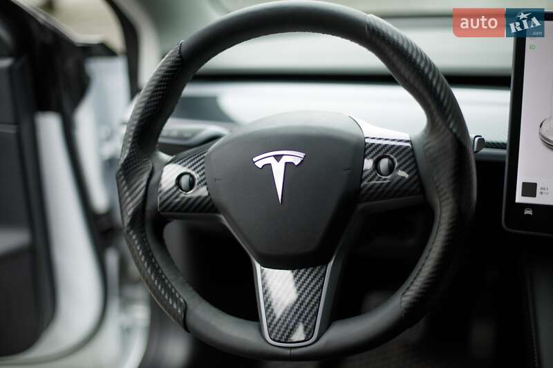 Седан Tesla Model 3 2021 в Львове