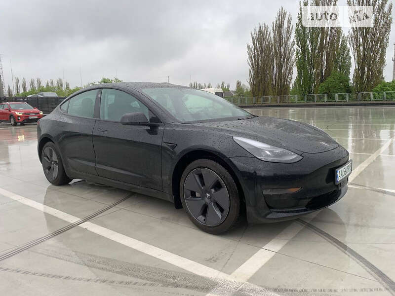 Седан Tesla Model 3 2021 в Киеве