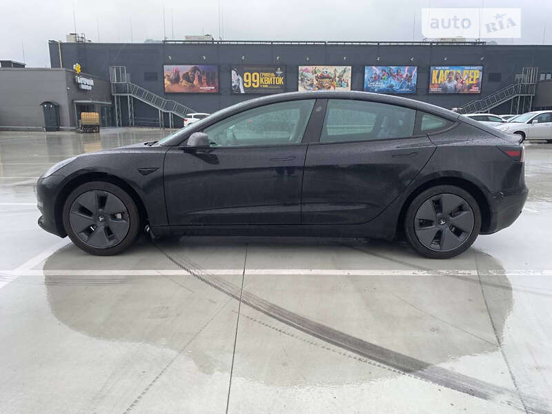 Седан Tesla Model 3 2021 в Киеве
