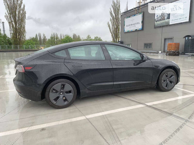 Седан Tesla Model 3 2021 в Киеве
