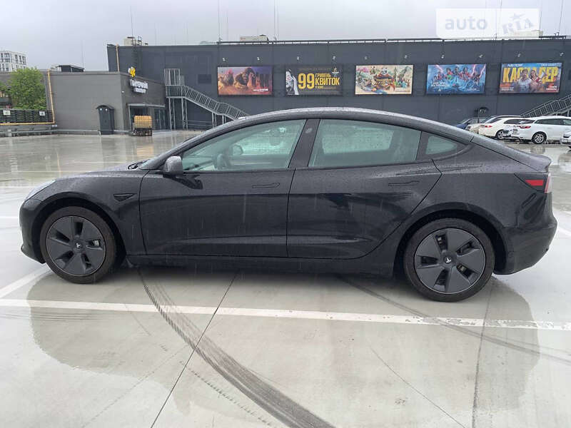 Седан Tesla Model 3 2021 в Киеве