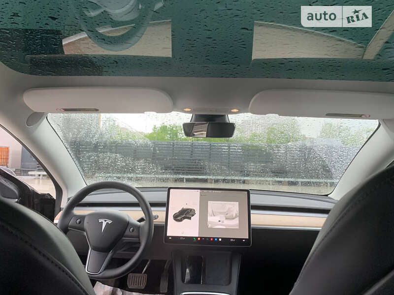 Седан Tesla Model 3 2021 в Киеве