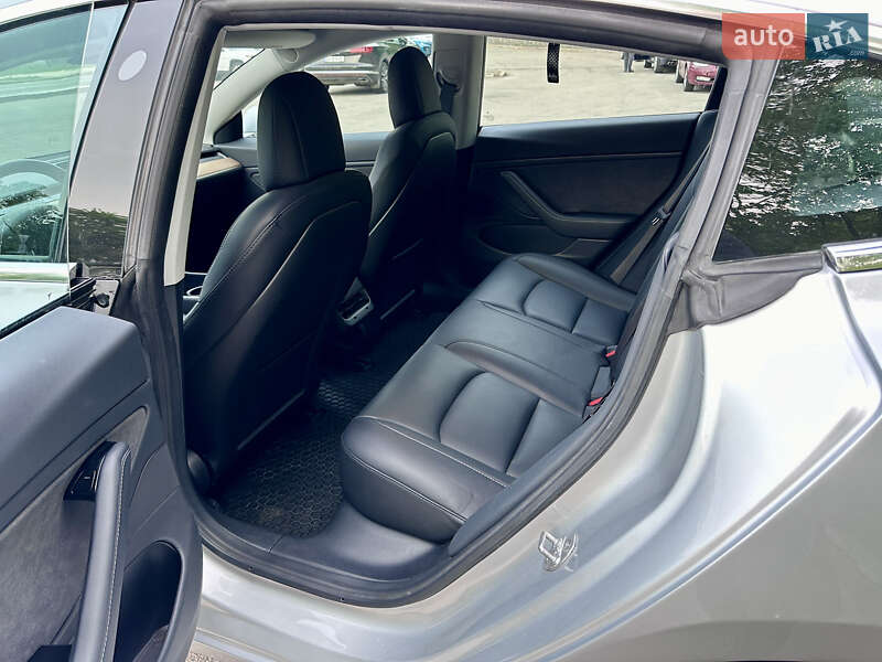 Седан Tesla Model 3 2018 в Києві