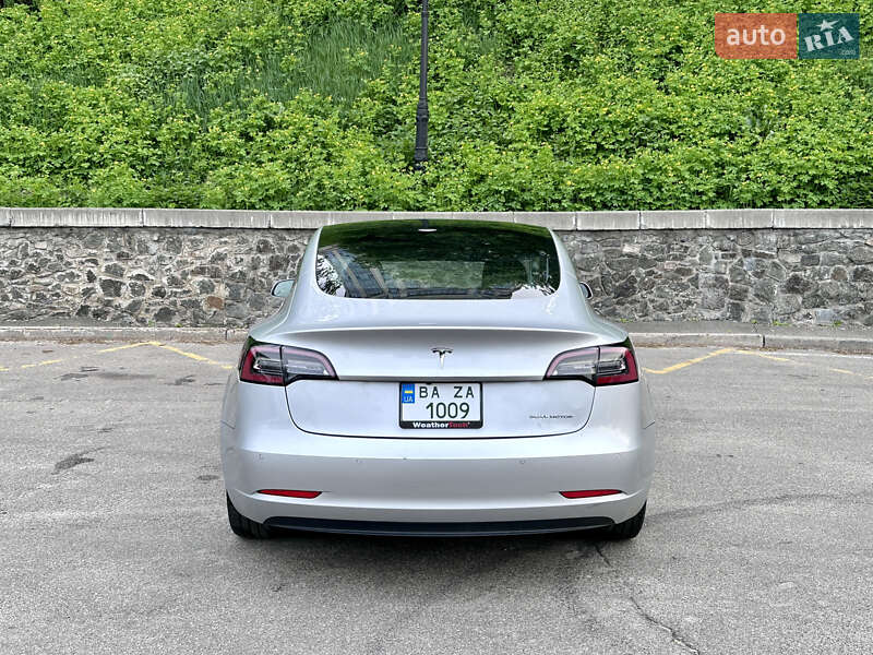 Седан Tesla Model 3 2018 в Києві