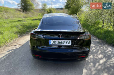 Седан Tesla Model 3 2021 в Рівному