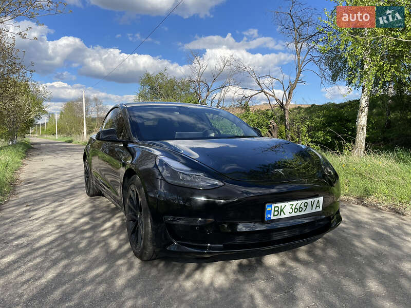 Седан Tesla Model 3 2021 в Ровно
