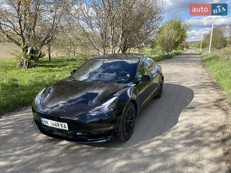 Седан Tesla Model 3 2021 в Ровно