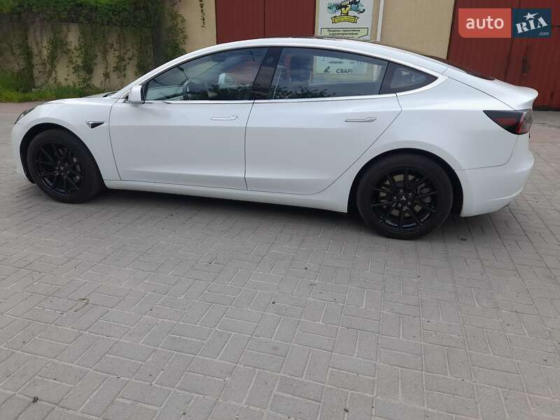 Седан Tesla Model 3 2018 в Запорожье
