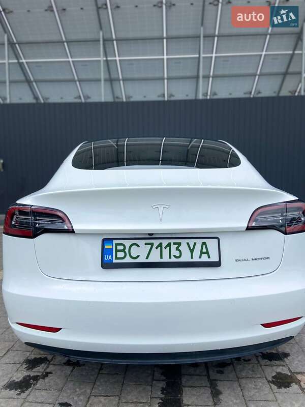 Седан Tesla Model 3 2019 в Самборі