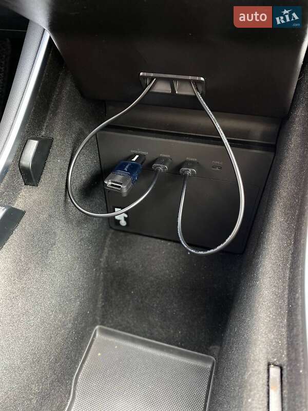 Седан Tesla Model 3 2019 в Самборі