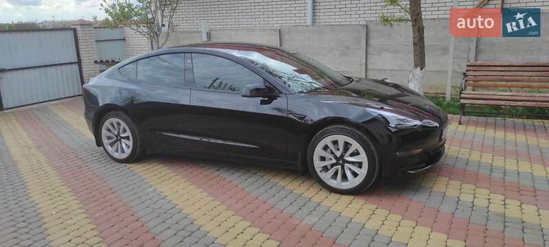 Седан Tesla Model 3 2021 в Виннице