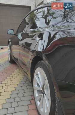 Седан Tesla Model 3 2021 в Виннице