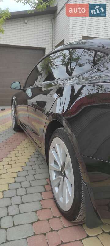 Седан Tesla Model 3 2021 в Виннице