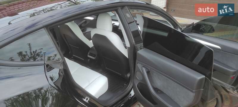 Седан Tesla Model 3 2021 в Виннице