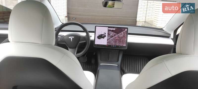 Седан Tesla Model 3 2021 в Виннице