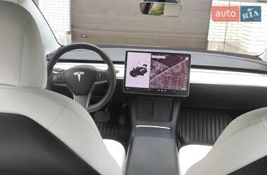 Седан Tesla Model 3 2021 в 