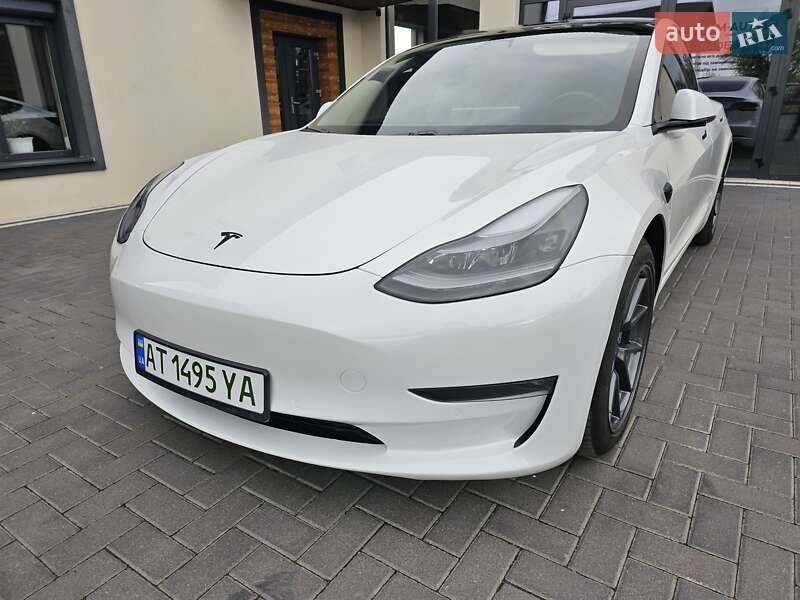 Седан Tesla Model 3 2021 в Коломиї