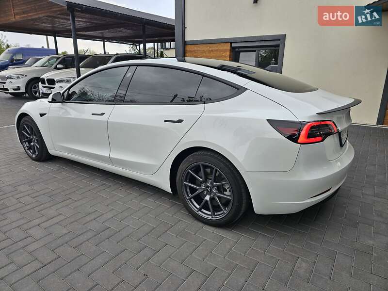 Седан Tesla Model 3 2021 в Коломиї