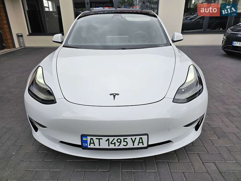 Седан Tesla Model 3 2021 в Коломиї