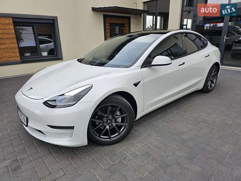 Седан Tesla Model 3 2021 в Коломиї