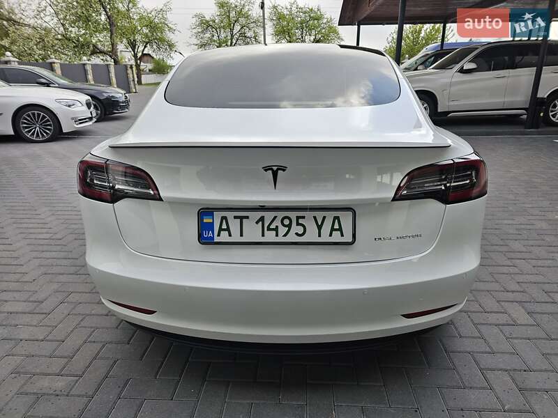 Седан Tesla Model 3 2021 в Коломиї