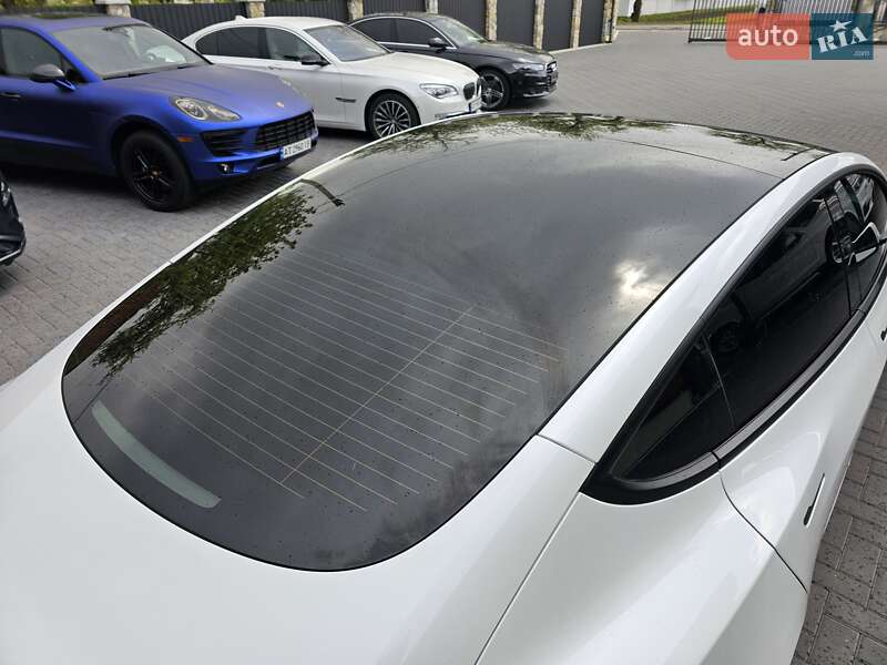 Седан Tesla Model 3 2021 в Коломиї