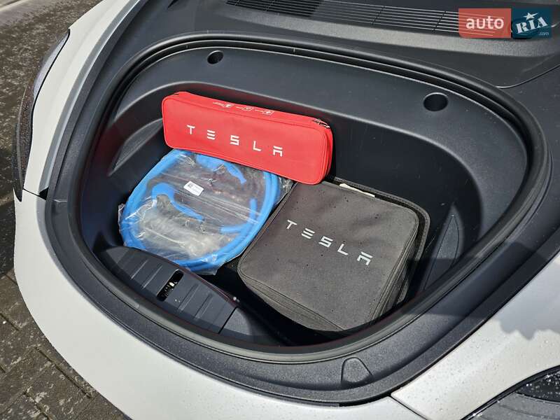Седан Tesla Model 3 2021 в Коломиї