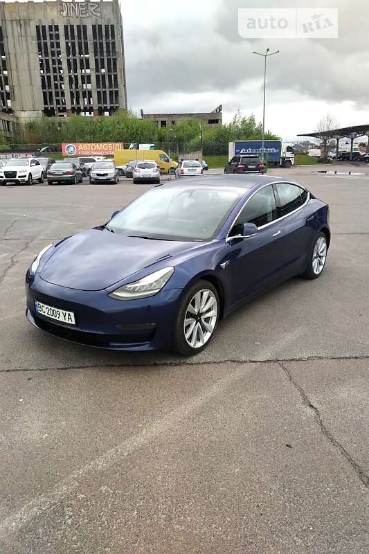 Седан Tesla Model 3 2020 в Львове