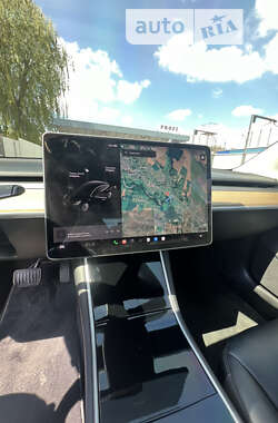 Седан Tesla Model 3 2019 в Снятине