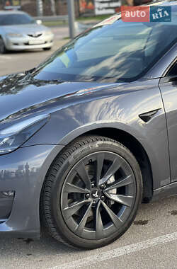 Седан Tesla Model 3 2021 в 