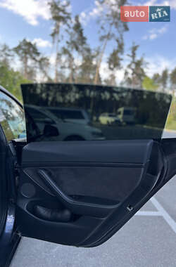 Седан Tesla Model 3 2021 в Киеве