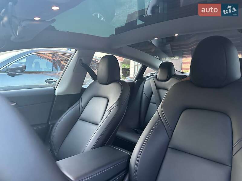 Седан Tesla Model 3 2023 в Києві