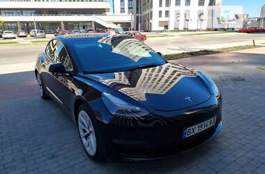 Седан Tesla Model 3 2022 в Киеве