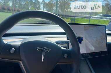 Седан Tesla Model 3 2021 в Буче