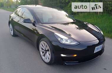 Седан Tesla Model 3 2021 в Чернівцях