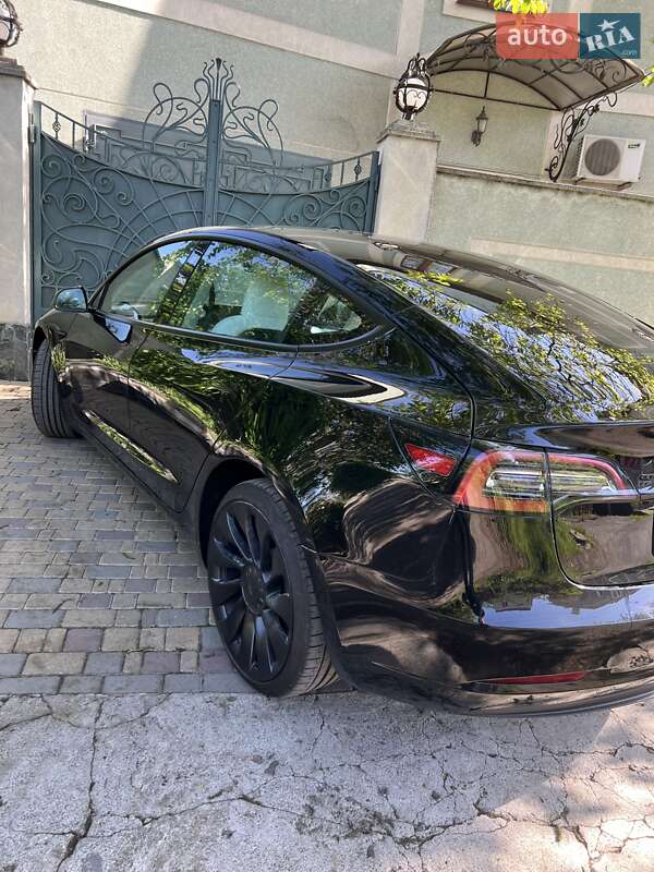 Седан Tesla Model 3 2023 в Одессе