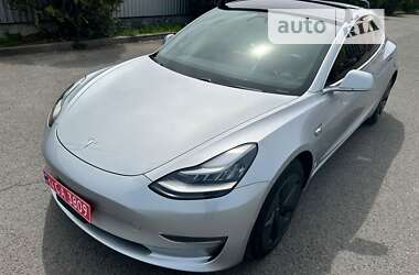 Седан Tesla Model 3 2018 в Ужгороді